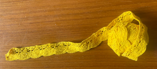 Dentelle jaune d'or - hauts